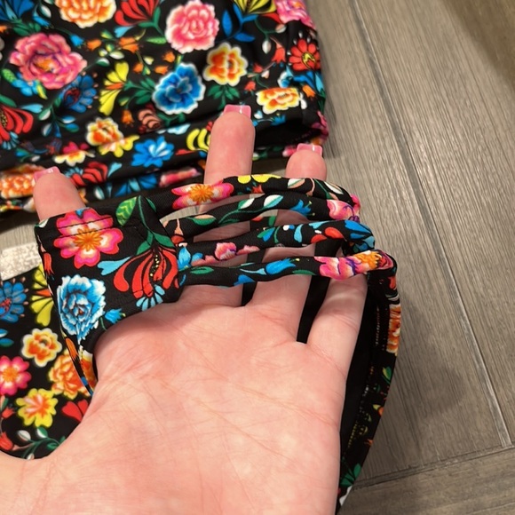 Gianni Bini Floral Bikini Set - Picture 3 of 11